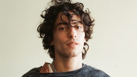 Quem é Jaffar Bambirra, ator que promete causar em Mania de Você?