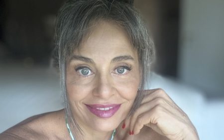 Carla Vilhena deixa seguidores chocados ao mostrar mudança radical no visual em 1 ano