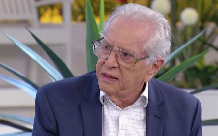 Carlos Alberto de Nóbrega não vê Silvio Santos há anos e teme pelo futuro no SBT