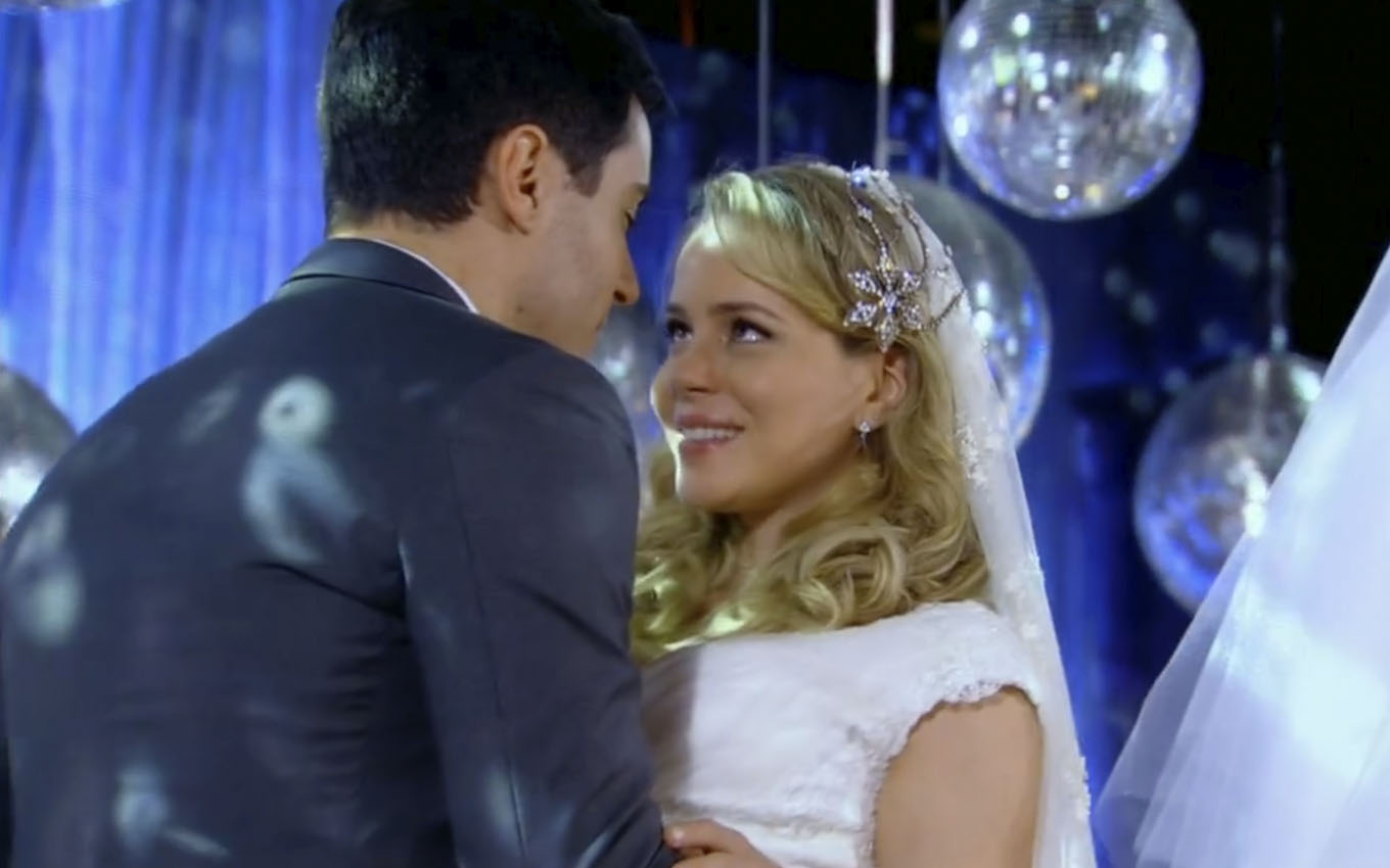 Inácio (Ricardo Tozzi) e Rosário (Leandra Leal) em Cheias de Charme