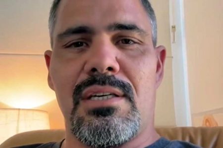 Juliano Cazarré diz que esposa sofreu abuso e ele adotou filho