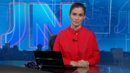 Item de Renata Vasconcellos na redação do Jornal Nacional causa muito