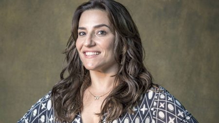 Ex-atriz da Globo implora por ajuda para encontrar emprego fora do Brasil