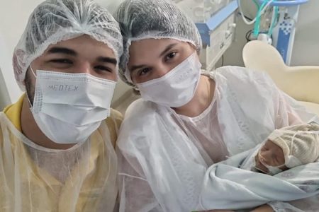 Qual a causa da morte do filho de Zé Vaqueiro de 11 meses?