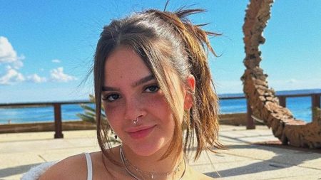 Mel Maia de “cueca” à mostra? Entenda o look da atriz