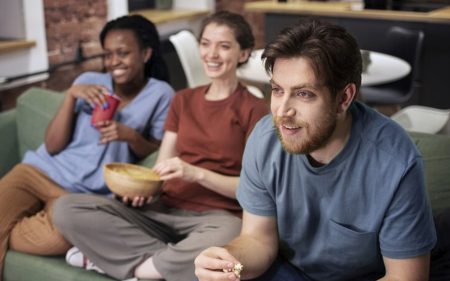 Tudo de GRAÇA! Como usar o Google TV sem pagar nada?