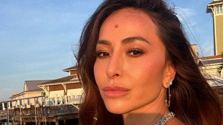 Quer copiar o look? Vestido de Sabrina Sato usado no Japão tem preço surpreendente