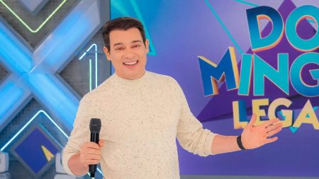 Celso Portiolli resgata clássicos de Silvio Santos no Domingo Legal