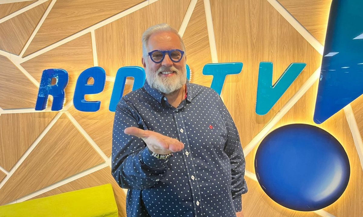 RedeTV! define o futuro de Leão Lobo após o fim do programa de Claudete Troiano