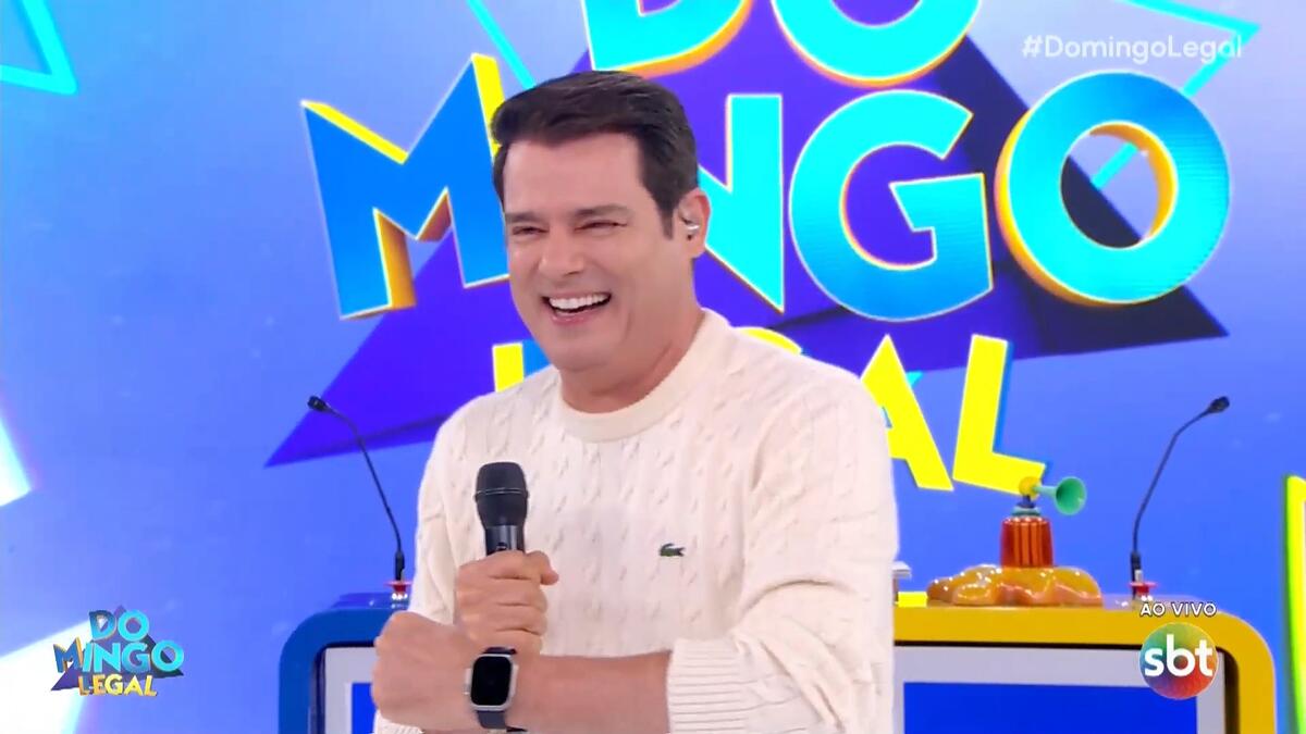 Celso Portiolli chuta rosto de ex-BBB ao vivo no SBT e fica sem graça