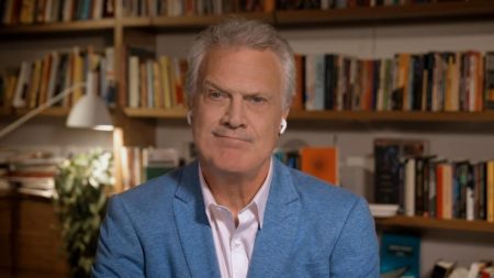 Após 9 temporadas, Globo estuda o fim do programa de Pedro Bial