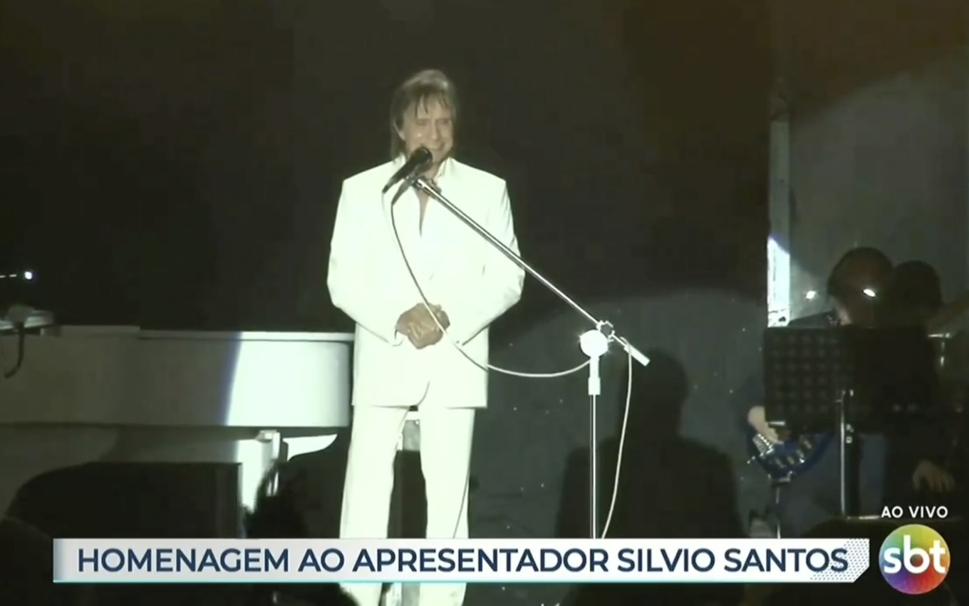 Roberto Carlos faz homenagem para Silvio Santos durante show: “Sempre na nossa lembrança”