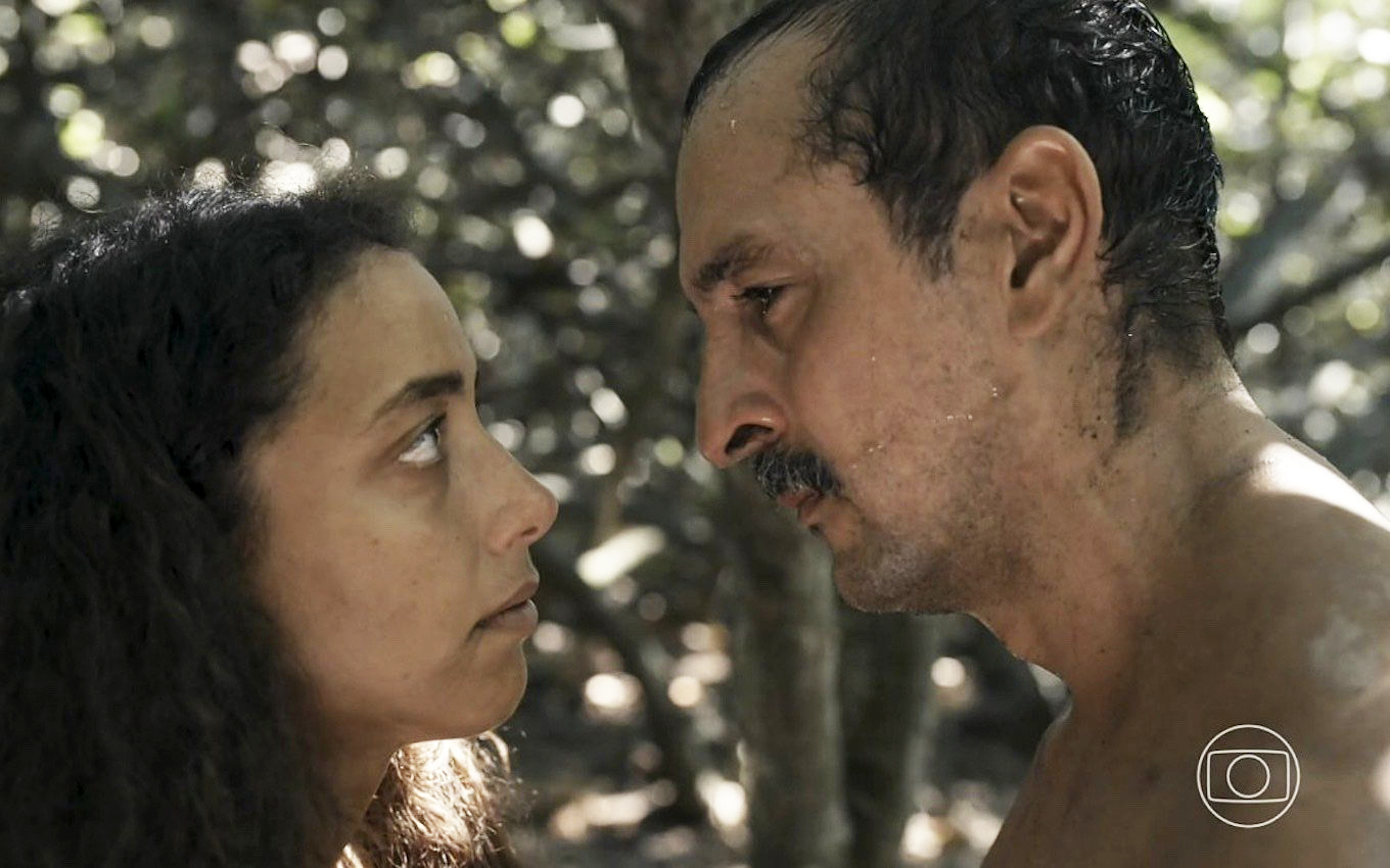 Tião Galinha (Irandhir Santos) e Joana (Alice Carvalho) em Renascer