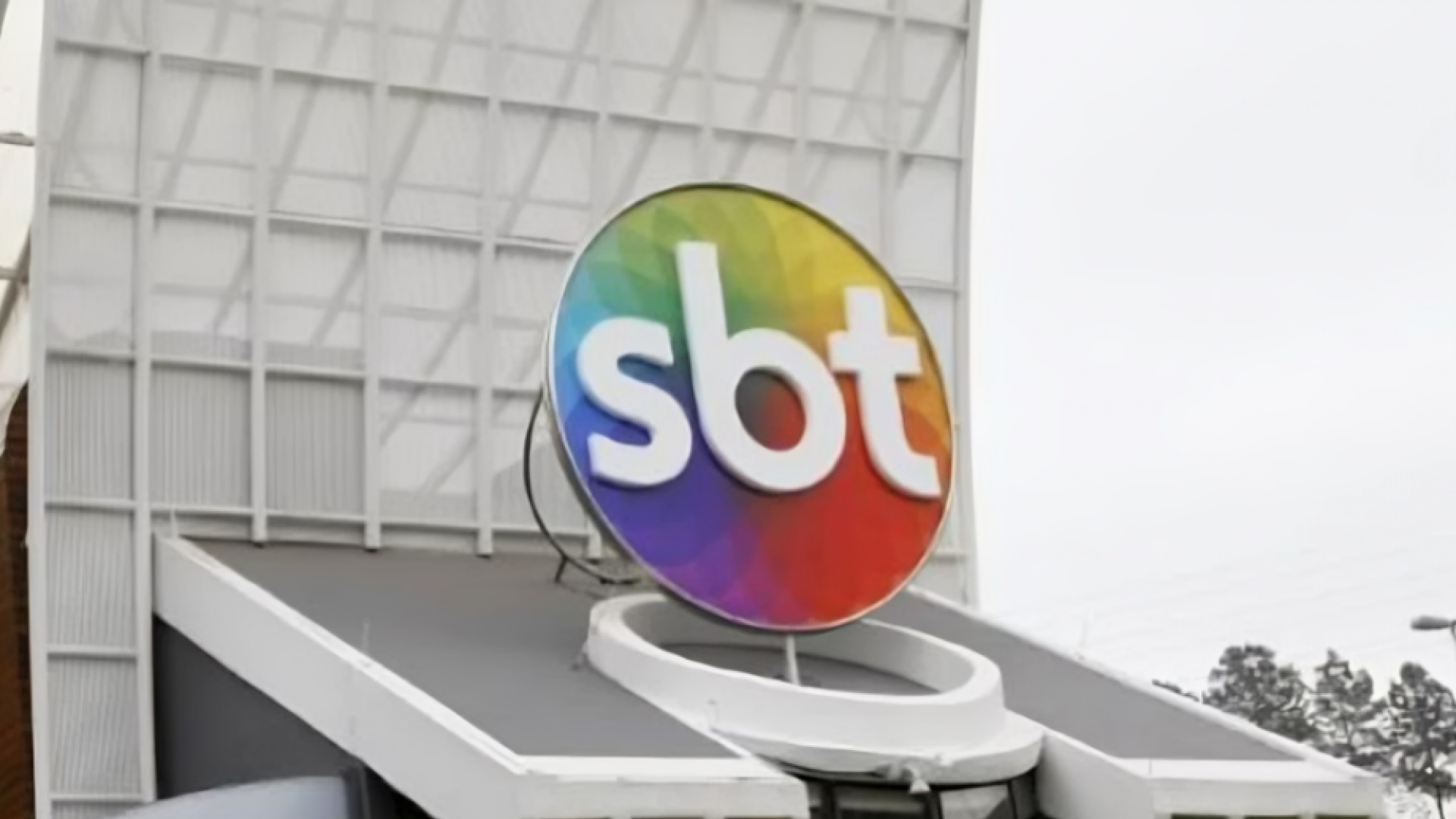 SBT promove demissão 1 mês após a morte de Silvio Santos; saiba quem está fora do canal