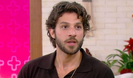 Chay Suede revela se realmente tem vergonha de Rebelde e da Record após ir à Globo