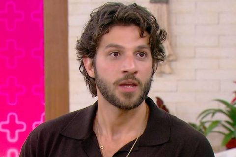 Chay Suede revela se realmente tem vergonha de Rebelde e da Record após ir à Globo