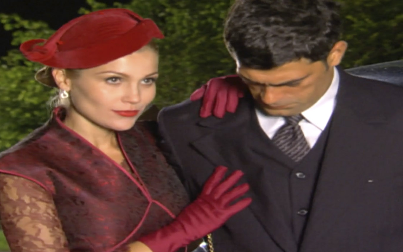 Cristina (Flávia Alessandra) e Rafael (Eduardo Moscovis) em Alma Gêmea