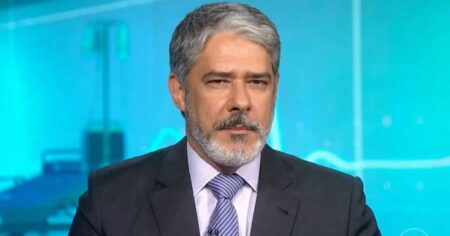 William Bonner quebra regra da Globo e comenta sobre cobertura de explosões em Brasília no JN