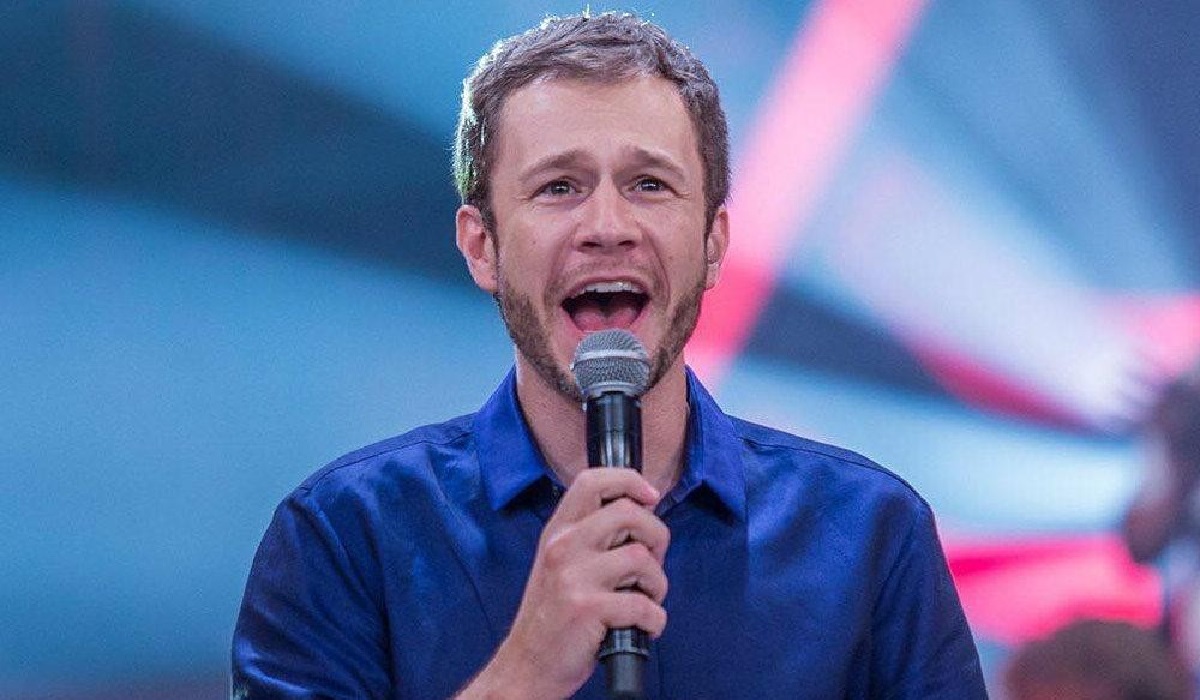 Tiago Leifert é contratado pelo SBT