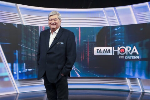 Datena pega equipe do SBT de surpresa e diz que funcionários sofrem na sua mão