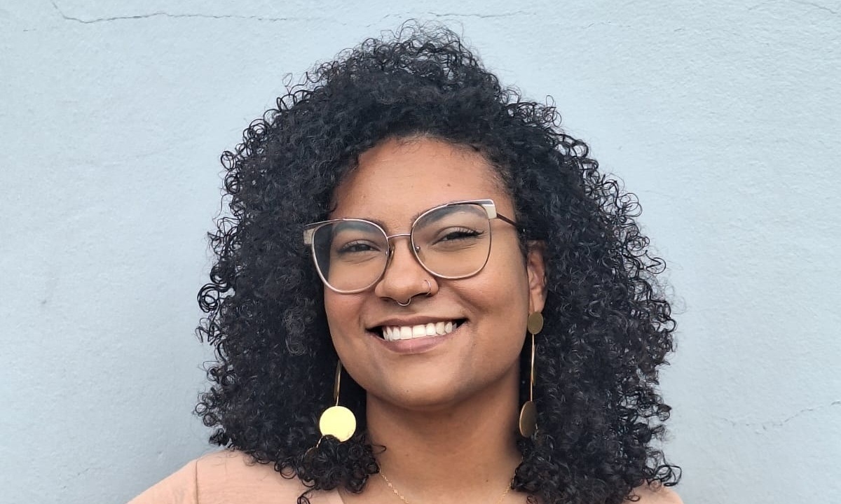 Letícia Pinho assina contrato com a Globo