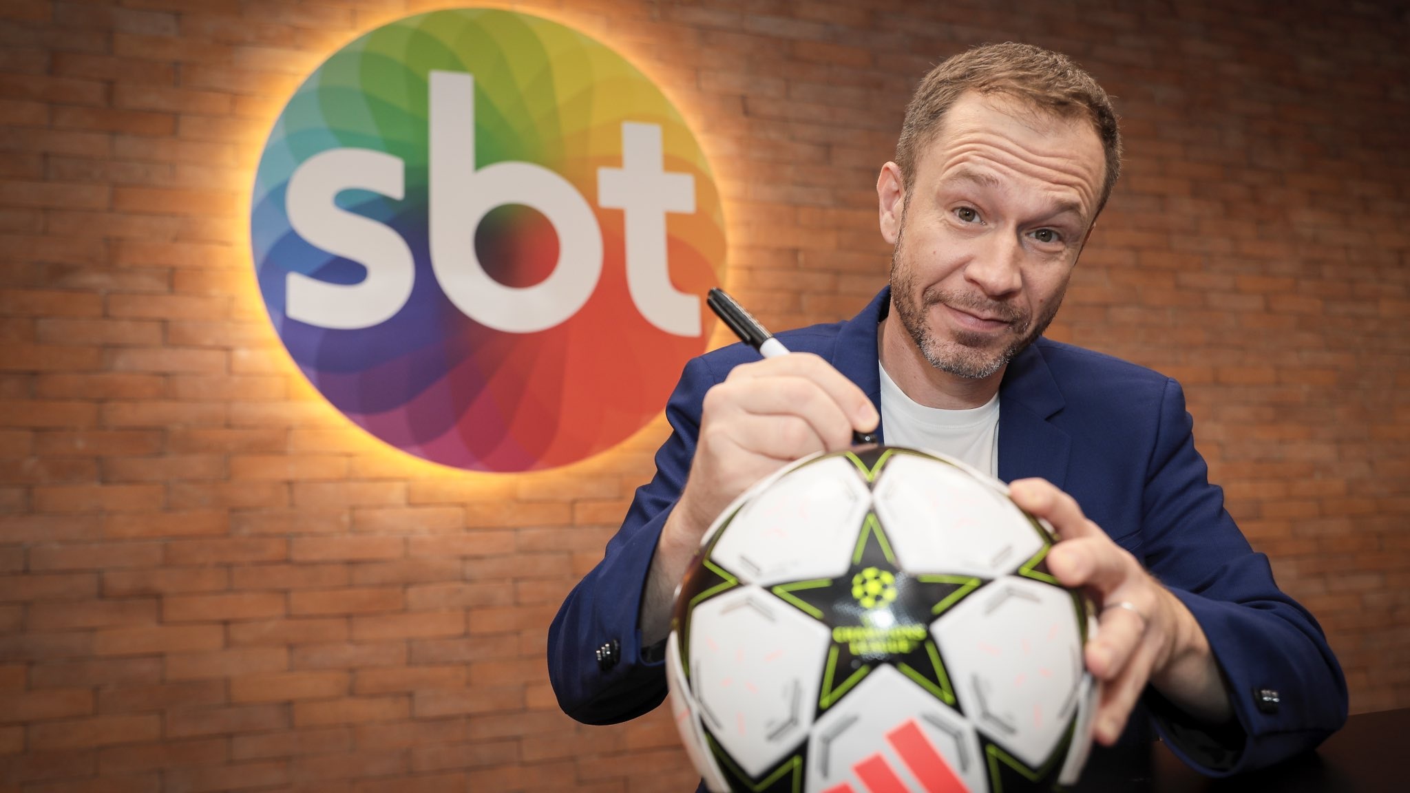Tiago Leifert narra Champions League no SBT