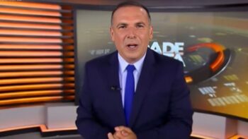 Repórter da Record sofre escorregão em ponte que provocou a morte de Maria Eduarda