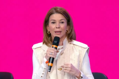 Grade voadora do SBT faz público questionar comando de Daniela Beyruti