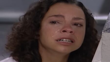 O que vai acontecer hoje em História de Amor: Joyce se revolta com Helena e sai de casa