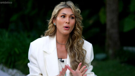 Lívia Andrade revela decisão que tomou em avião durante emergência
