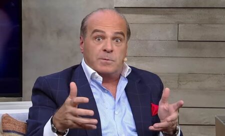 Dono da RedeTV! diz que “sujeito de aparência africana” roubou irmão do filho e internet não perdoa