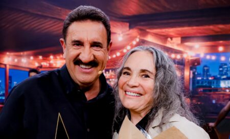 Regina Duarte é homenageada por Ratinho e se emociona no SBT
