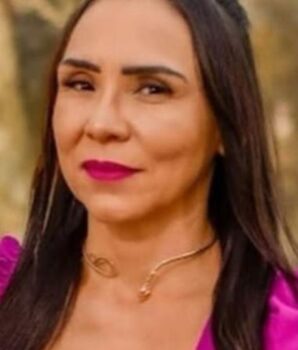 A Fazenda 17 tem mais uma confusão entre Carol e Yoná por causa de uma linguiça