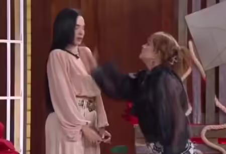 A Fazenda 17: Gaby Spanic dá tapa em “amiga” e acaba expulsa; veja