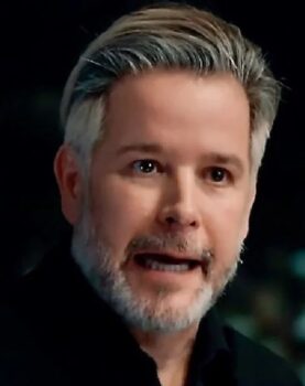 Três Graças: Ferette coloca espião na Chacrinha e faz descoberta