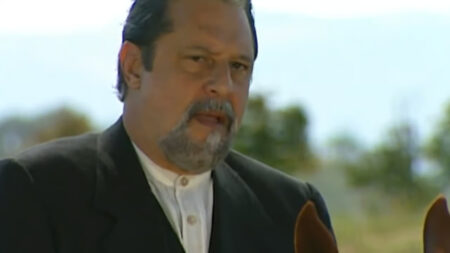 Terra Nostra: Gumercindo decide deixar a fazenda e faz descoberta chocante