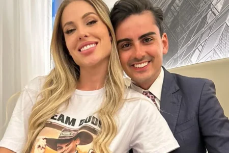 A Fazenda 17: Dudu Camargo e Saory Cardoso oficializam o namoro após fim do reality