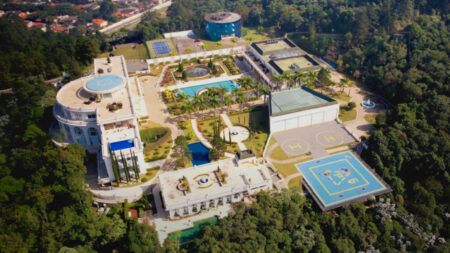 Maior mansão do Brasil é de apresentadora, tem 17 mil metros quadrados e vale R$ 1 bilhão