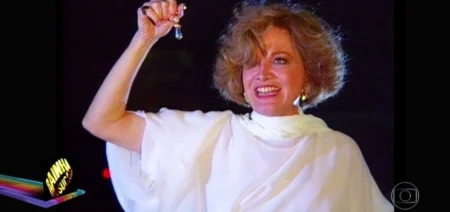 Rainha da Sucata: Laurinha se joga do prédio para culpar Maria do Carmo por “acabar com sua vida”