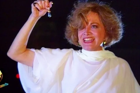 Rainha da Sucata: Laurinha se joga do prédio para culpar Maria do Carmo por “acabar com sua vida”