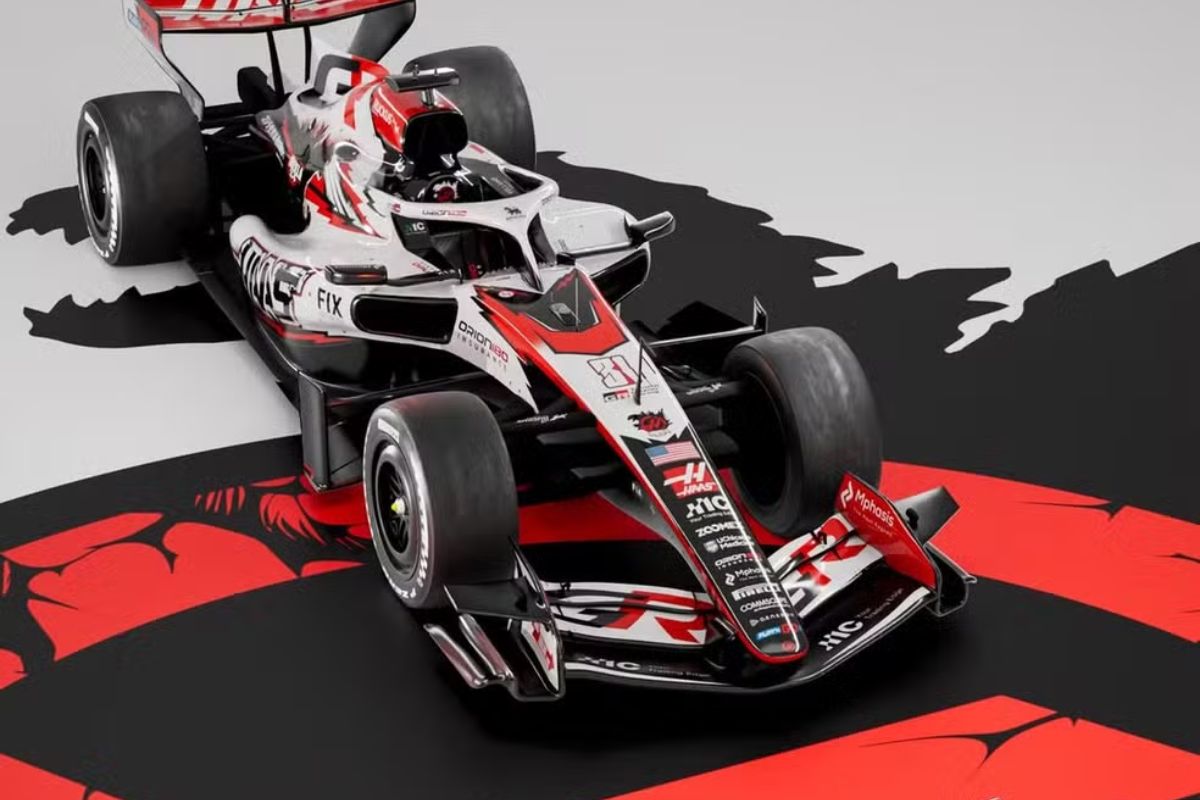 Carro de Fórmula 1 da Haas em parceria com a Godzilla para o GP do Japão