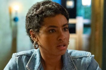 Coração Acelerado: Eduarda se desilude ao provar anel de noivado para Agrado