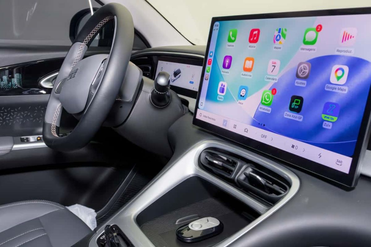 Interior do Geely EX2, carro dado no BBB 26