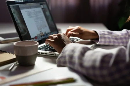 O que torna uma boa combinação de detector de IA e ferramenta de parafraseamento