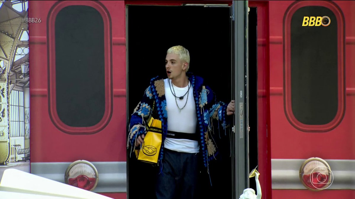 Participante do BBB 26, Juliano Floss, em momento de celebração na casa.