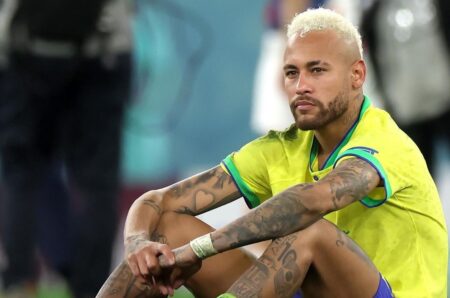 Neymar vira alvo de comentaristas e é detonado por Walter Casagrande: ‘Não consegue decidir um jogo na Vila Belmiro’