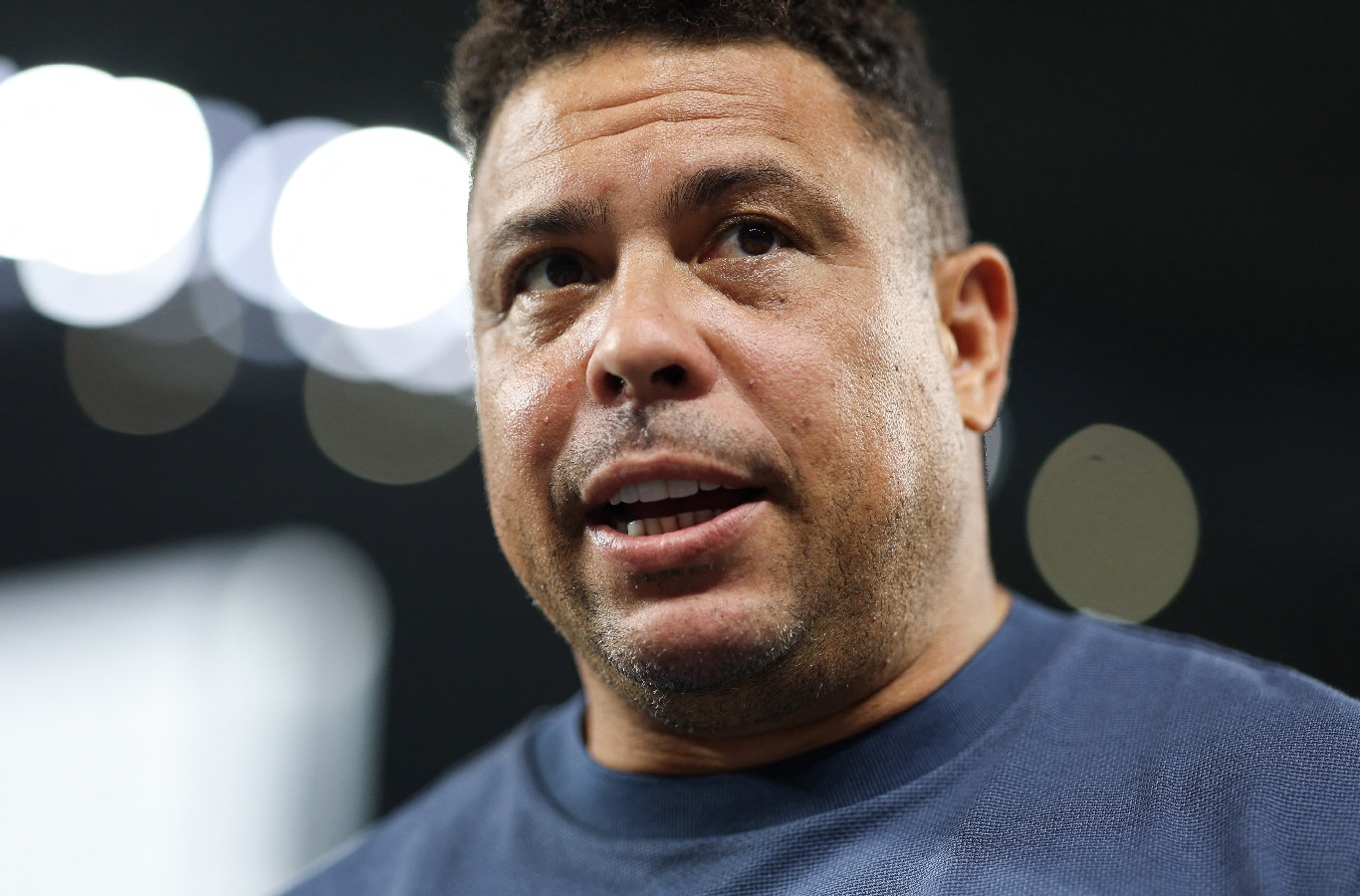 Ex-comentarista da Globo, Ronaldo age na surdina e pode aparecer com frequência na Record