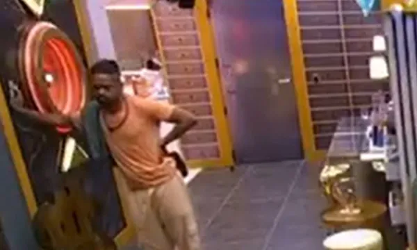 BBB 26: Leandro Boneco aperta o botão e desistência é revelada; veja situação de momento