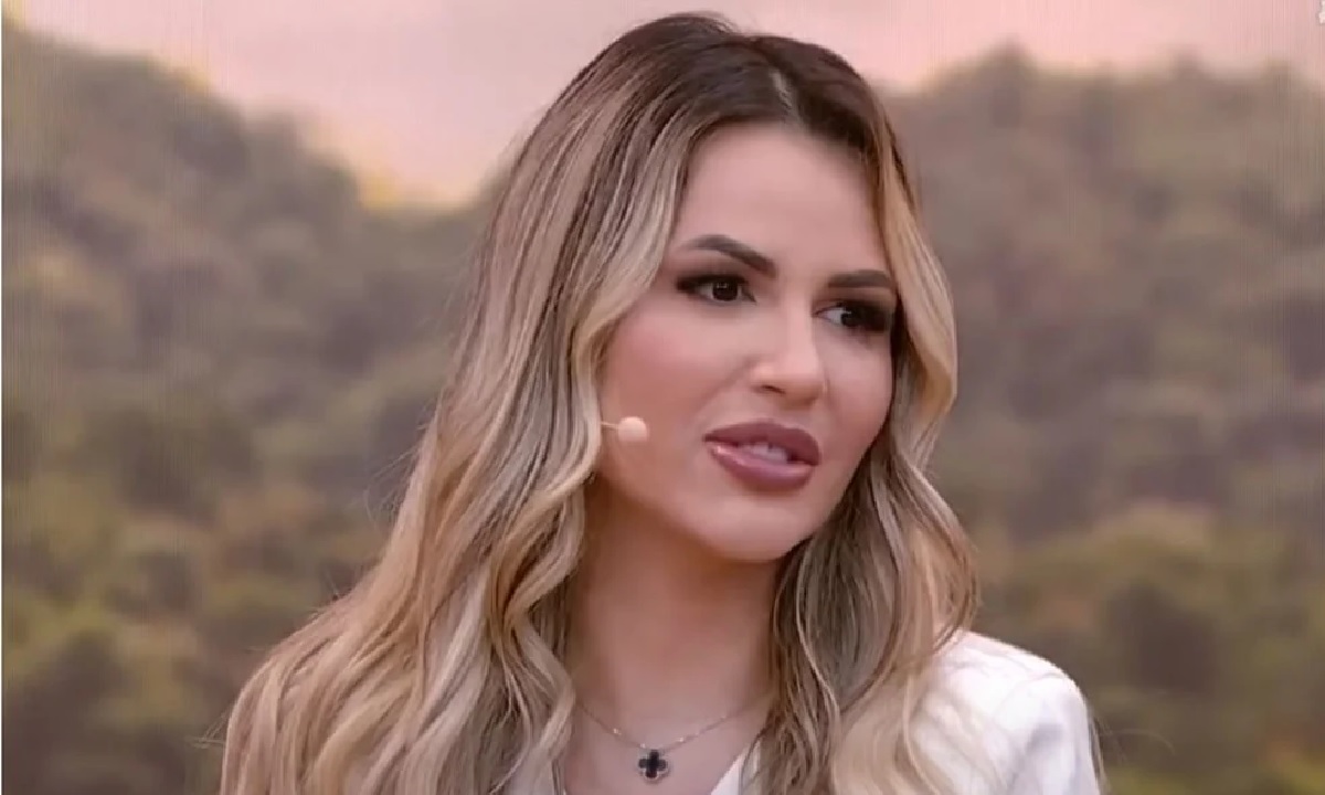Deolane Bezerra no SBT