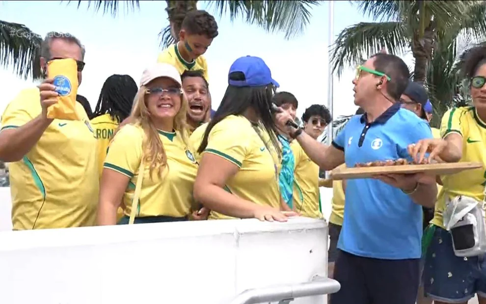 Repórter da Globo ouve grito pró-Bolsonaro e dá resposta atravessada antes de Brasil x Escócia